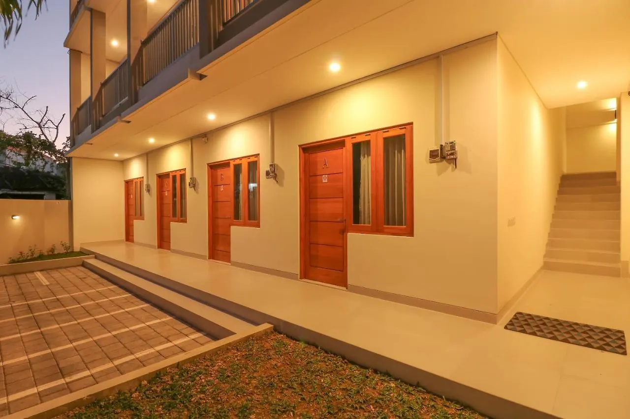 Oyo 1200 Kencana Residence Джимбаран 2*,